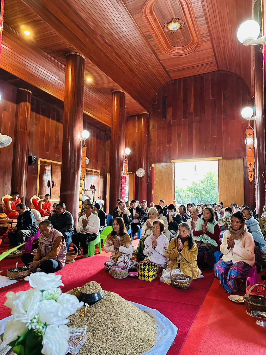 พุทธศาสนิกชนบ้านพี้เหนือ ร่วมสืบสานประเพณี "ต๋านข้าวใหม่"